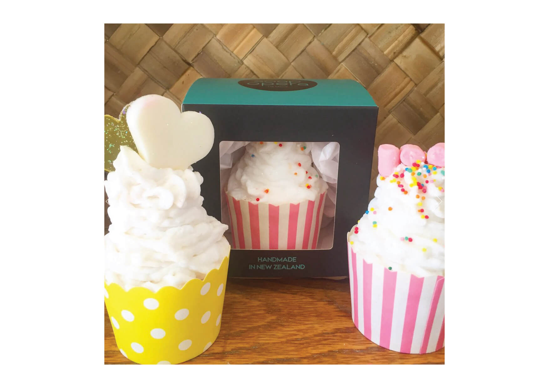 i-set-type-graphic-design-print-services-artwork-packaging-cupcake